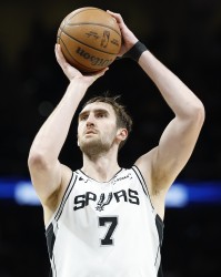 开云体育官网登入-解说：杨瀚森要学一下科内特 后者的有球/无球掩护和移动值得借鉴